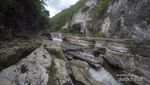 Punya 2 Warna, Ini Air Terjun Unik di Sumba