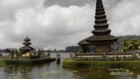 Pura mengambang