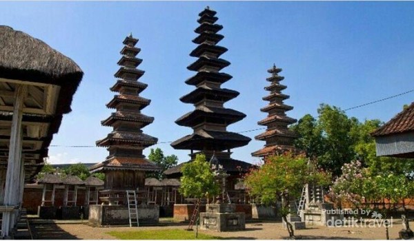 Pura Meru yang Terbesar dan Tertua di Lombok