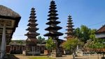 Pura Meru yang Terbesar dan Tertua di Lombok
