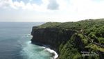 Pura Uluwatu di Bali, Antara Pemandangan Cantik & Monyet Nakal