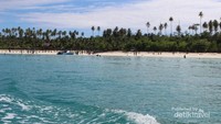 Pulau Maratua nampak dari boat sebelum sampai ke pantainya.