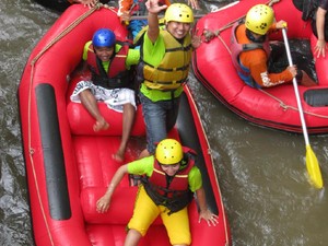 Rafting Kaliwatu, Adu Nyali di Kota Wisata Batu