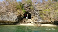 Gua di Cuenco Island