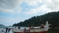 Nelayan pulang dari melaut