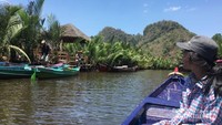 Perjalanan menuju Rammang-Rammang, naik perahu dengan waktu tempuh 30 menit.