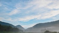 Menyapa pagi yang berselimut kabut