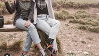berlibur dengan sahabat ataupun keluarga tak kalah asiknya.