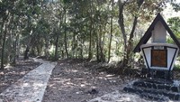 Diorama Jalan Salib di salah satu perhentian pada rute Jalan Salib panjang