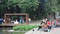 Para wisatawan di Kebun Raya Bogor