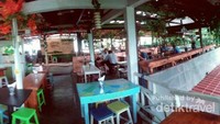 Muda-mudi yang sedang nongkrong