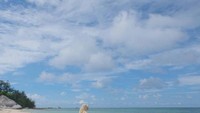 Pantai yang pasirnya putih banget