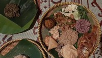 Sajian nasi tiwul dengan aneka lauknya