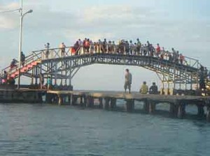 Rela Naik Ojek 3 Jam ke Pulau Tidung