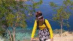 Rela Trekking Demi View di Pulau Cantik Labuan Bajo Ini