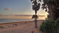 Keindahan pantai oetune yang sangat disayangkan jika dikotori dengan sampah plastik