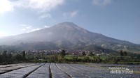 View Gunung Sumbing dari sekitar Rest Area Kledung