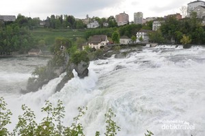Rheinfall: Niagaranya Swiss, Terbesar di Eropa!