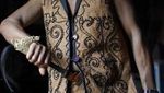 Ritual dari Dayak Ini Diakhiri dengan Mandi Bara Api