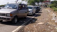 Antri di Pelabuhan T. Kalian Api-api