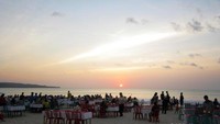 Suasana restoran di Pantai Jimbaran