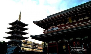 Romantisme Kuil Sensoji Jepang Saat Senja