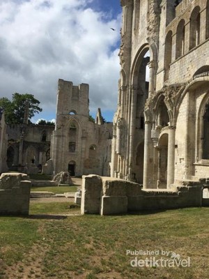 Romantisme Reruntuhan Abbaye de Jumieges
