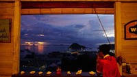 Menatap senja