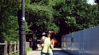 Istirahat sambil foto =p