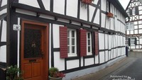 Pintu rumah yang sudah modern