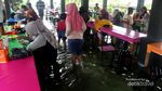 Rumah Makan Kolam Soto Cokro Kembang Yogyakarta: Kenyang Sambil Menggoda Ikan