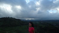 Dipuncak rumah pohon tercipta suasana damai,tenang dengan udara yang sejuk dan segar serta pemandangan yang asri dan elok
