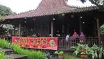 Rumah Sosis, Makan Enak dan Main Puas