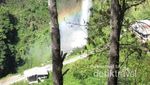 Saat Air Terjun Berpadu dengan Pelangi