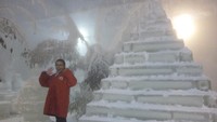 Yeaah, asyiknya bermain salju