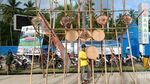 Saat Bule-bule Cantik Asyik Menari Yospan di Raja Ampat