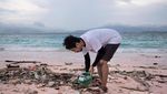 Saat Pantai Pink di Pulau Padar Tertutup Sampah