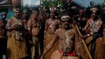 Saat Peresmian Gereja, Warga Papua Menari Bersama