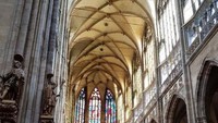Interior dan arsitektur dalam gereja