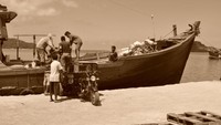 Bongkar Muat di Pelabuhan Jemaja