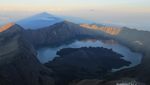 Saking Indahnya, Bule Pun Mandi di Gunung Rinjani