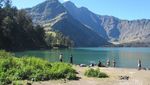 Saking Indahnya, Bule Pun Mandi di Gunung Rinjani