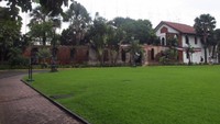 Terdapat Rizal Shrine yang berisikan memorabilia Jose Rizal