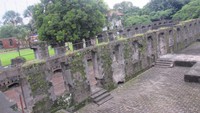 Sis-sisa benteng di Fort Santiago