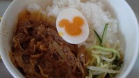Uniknya telur berbentuk kepala Mickey Mouse di salah satu restoran di Tokyo Disneyland