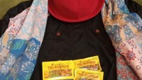 Ke mana pun tujuannya, terutama untuk menghalau cuaca dingin, Tolak Angin selalu jadi andalan selain baju hangat, syal dan topi merah favorit saya