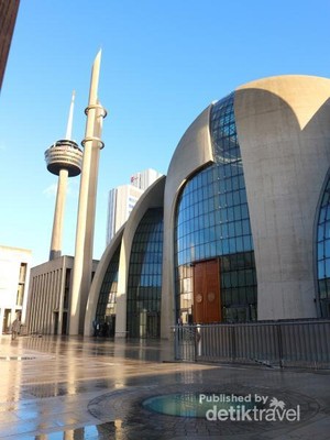 Salat Jumat Syahdu di Jerman