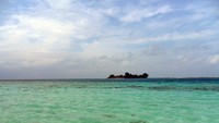 Cantiknya laut Pulau Samar Gelap dari kejauhan