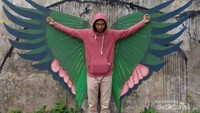Mural sayap burung yang dilukis oleh Fun Colour Project, gabungan komunitas mural di Palembang.