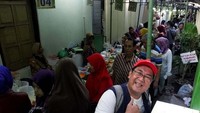 Kalau datang ke sini jangan lupa untuk mengabadikannya. Pasar ini hanya ada setahun sekali